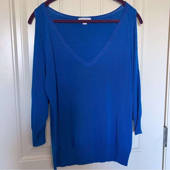 New York & Company Cold Open Shoulder V Neck Lightweight Sweater Size Medium - Picture 2 of 8
